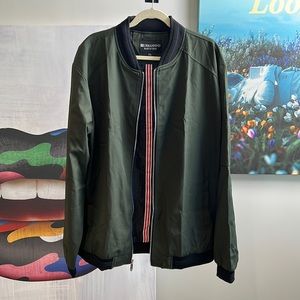 Bomber jacket. Pine green color. 2XL.